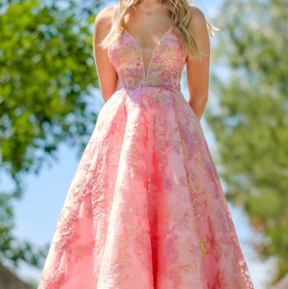 Grad/Bridesmaids Dress - Picture 2 of 3